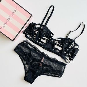 34C SMALL Victoria’s Secret black bra set